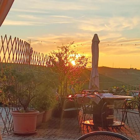 Il Borgo B&B Castellinaldo Екстериор снимка