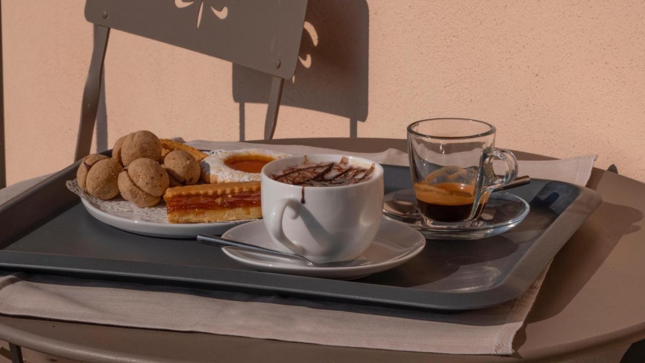Il Borgo B&B Castellinaldo Екстериор снимка