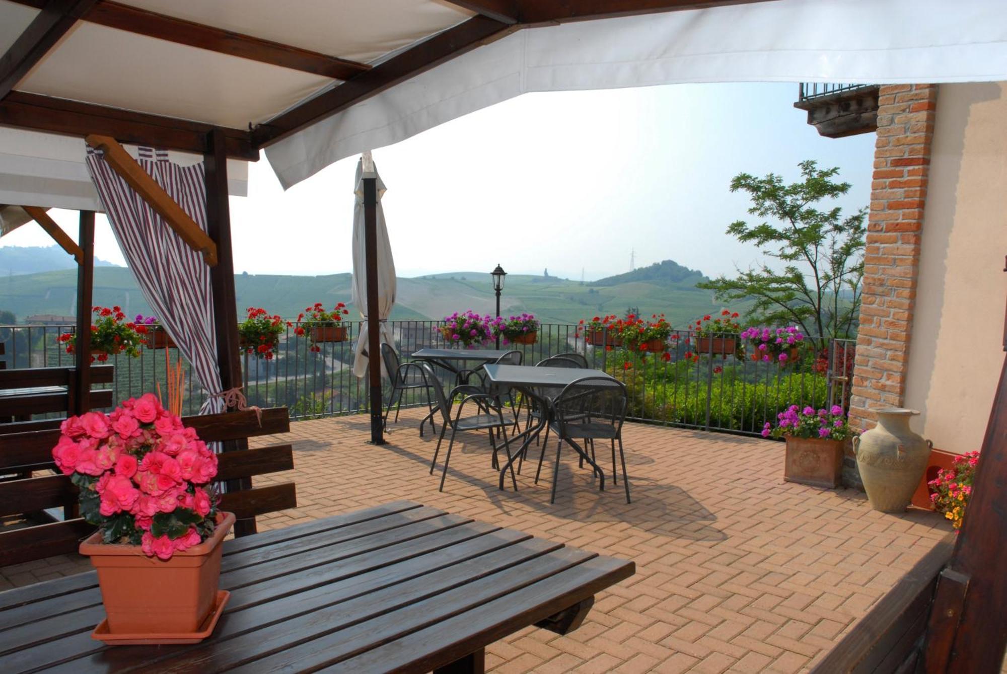 Il Borgo B&B Castellinaldo Екстериор снимка