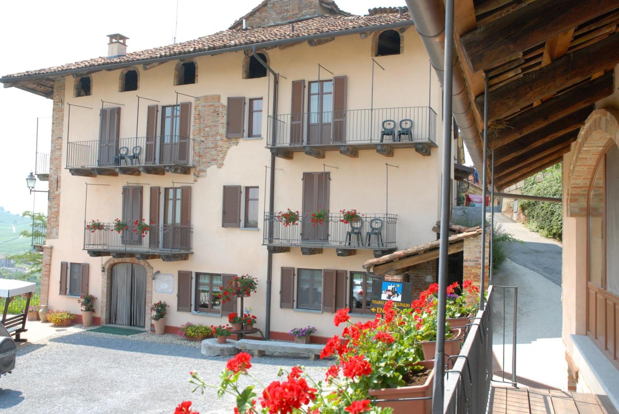 Il Borgo B&B Castellinaldo Екстериор снимка