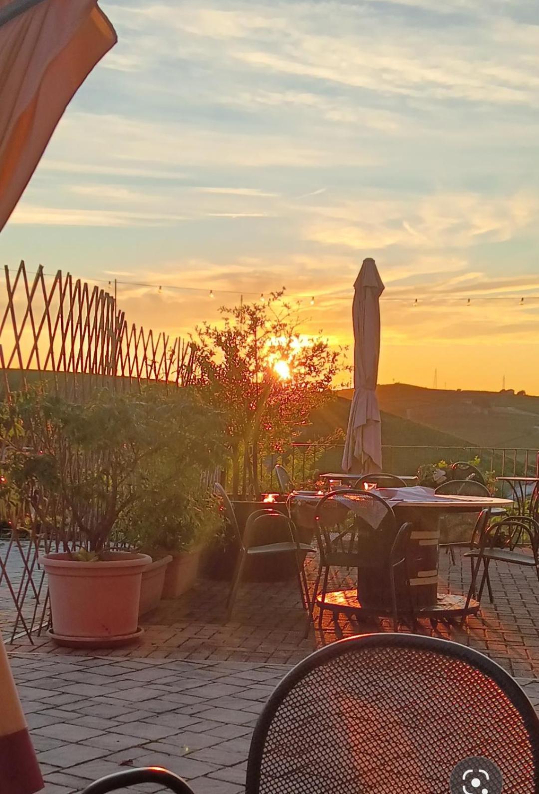 Il Borgo B&B Castellinaldo Екстериор снимка