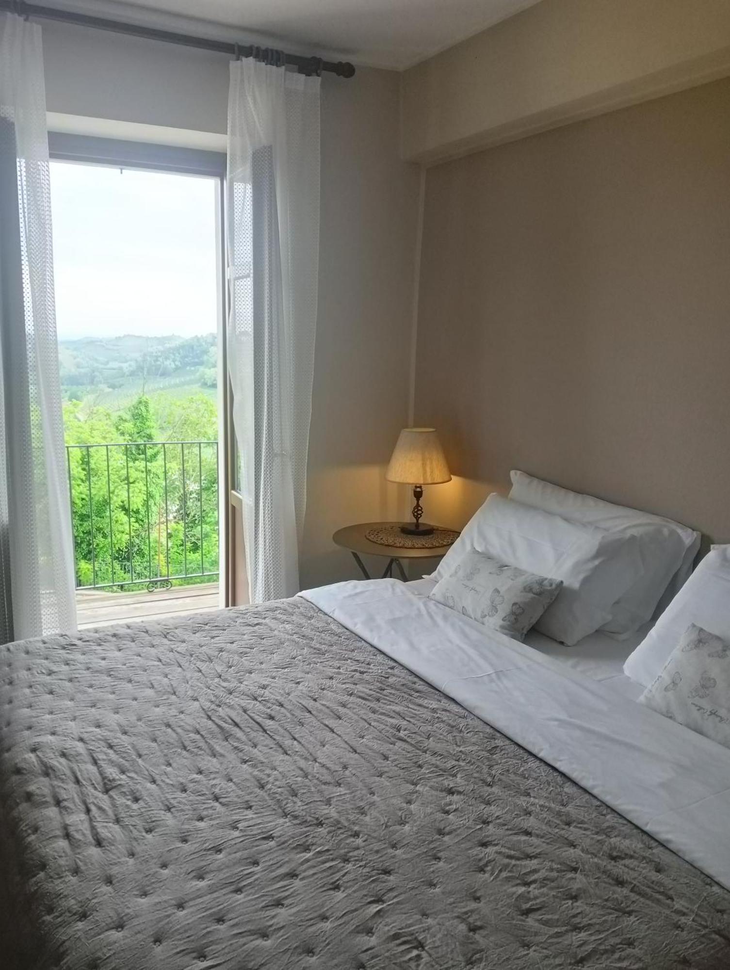 Il Borgo B&B Castellinaldo Екстериор снимка