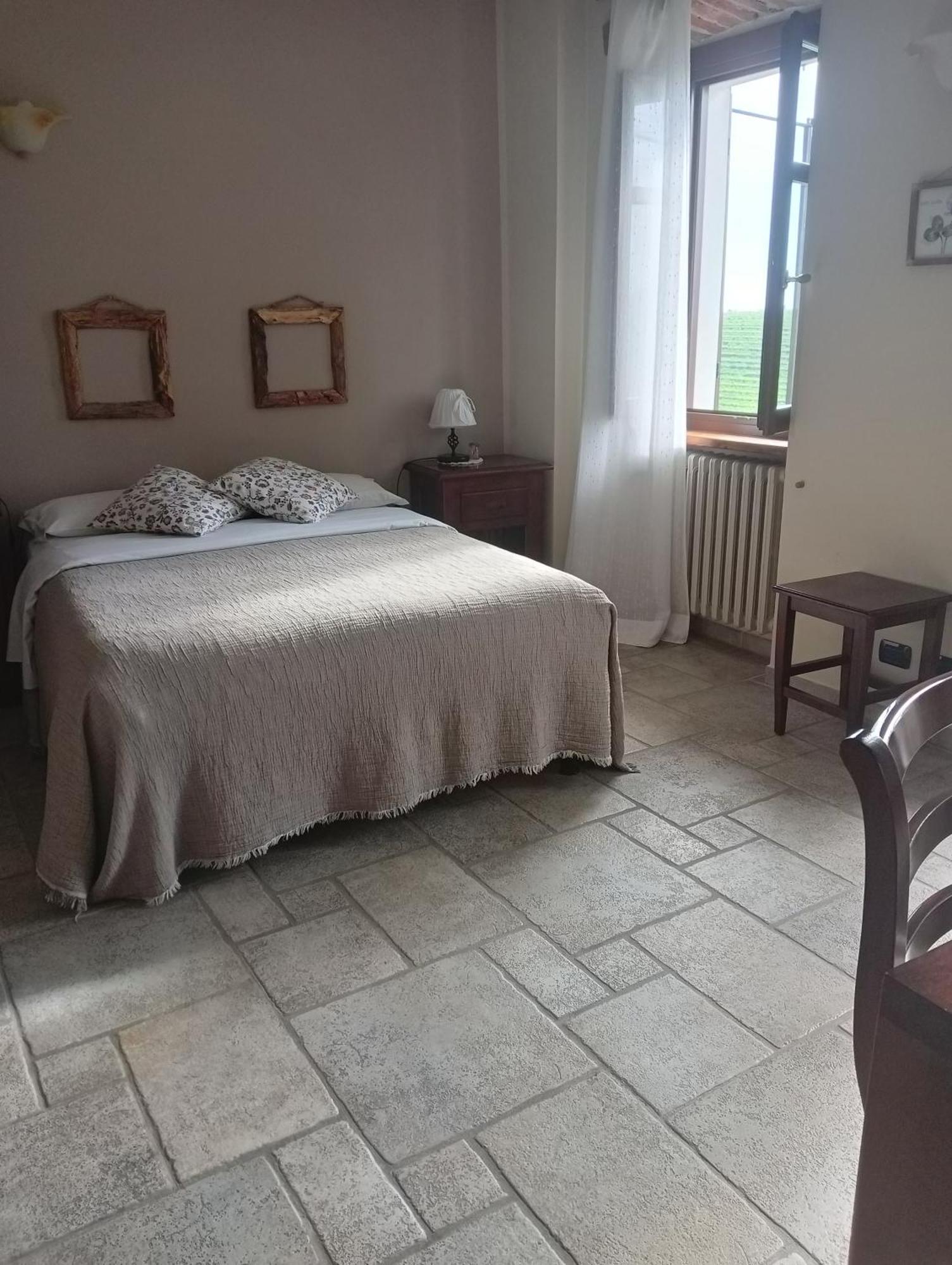 Il Borgo B&B Castellinaldo Екстериор снимка
